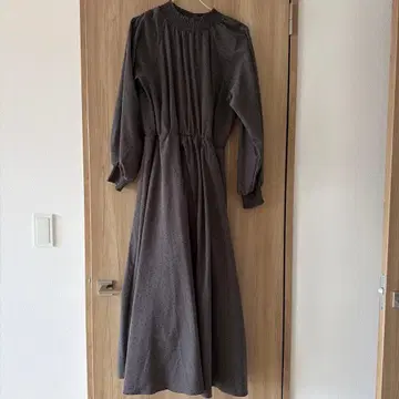 BEAMS HEART 도트 무늬 그레이 긴팔 원피스