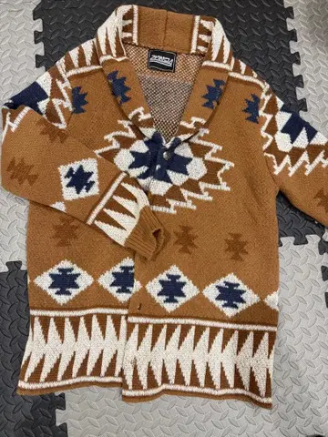 기하학 패턴 니트 가디건 브라운 계열