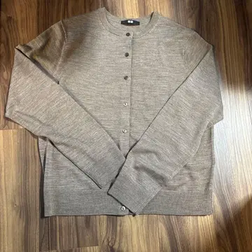 새상품급 유니클로 메리노 크루넥 가디건 브라운