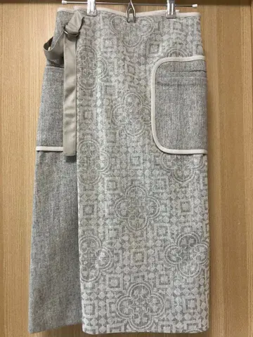 민트 디자인 기하학 패턴 그레이 스커트