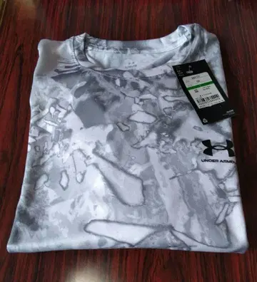 Under Armour UA 테크 카모 롱 슬리브 T셔츠 새상품