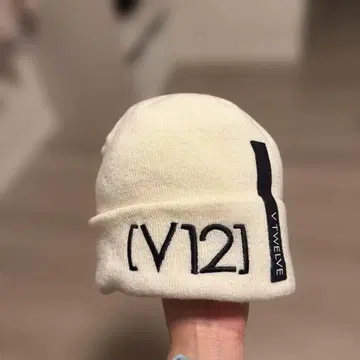 VTWELVE 화이트 니트 모자