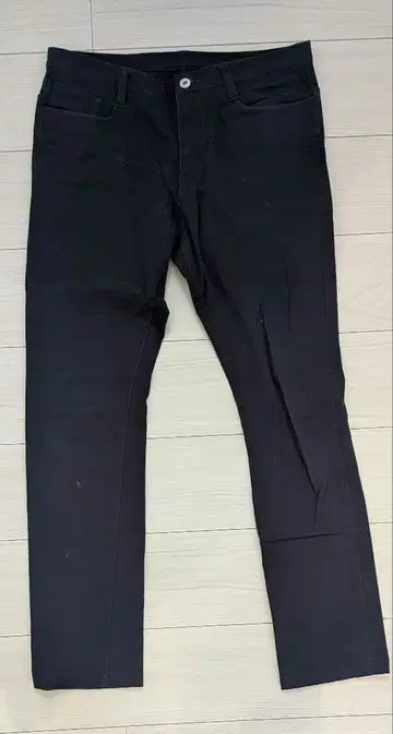 BEAMS HEART 네이비 스트레치 치노 팬츠