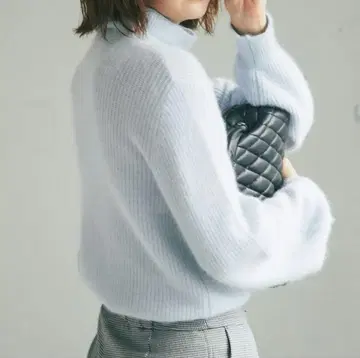 헤어리얀 크롭 터틀 니트/RIVE DROITE