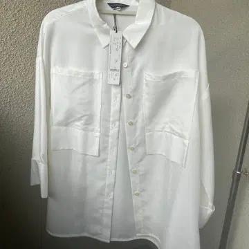 일본제 화이트 디자인 포켓 긴팔 셔츠 15,000엔