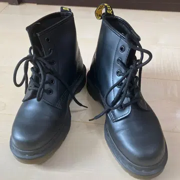 닥터마틴 블랙 하이컷 부츠