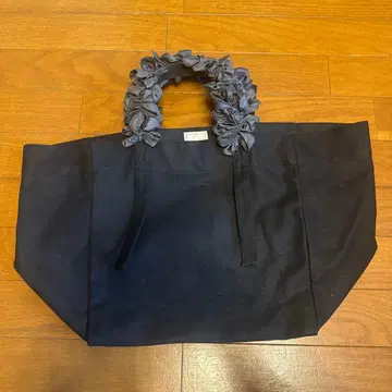 LUDLOW 프릴 핸들 블랙 백