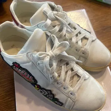 라스베가스 자수 화이트 스니커즈