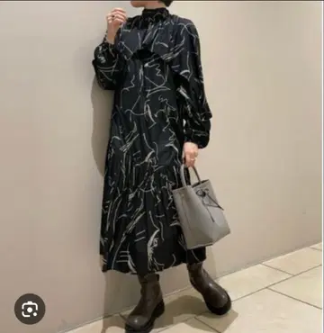 FRAY I.D 보타이 프린트 미디 원피스