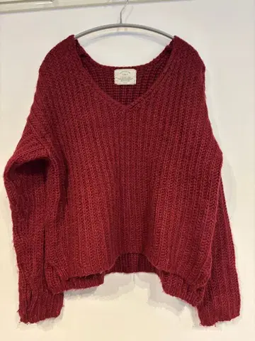 보르도 숏 기장 니트