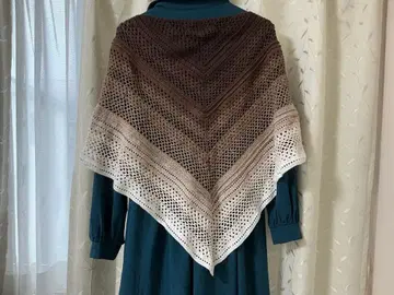 [ 크로셰 뜨개질 ] 그라데이션 삼각형 숄