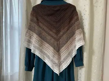 [ 크로셰 뜨개질 ] 그라데이션 삼각형 숄