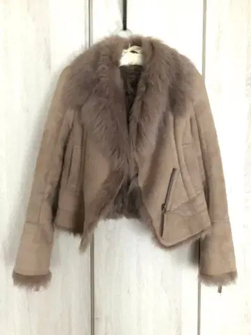 무스탕 퍼 달린 숏 자켓 코트 베이지