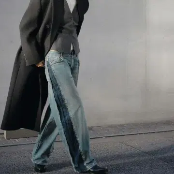 [ 택 포함 새상품 ] ZARA 미드 라이즈 지퍼 데님 팬츠 한정판