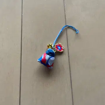 미야쿠미야쿠 오마모리 복조리형 스트랩