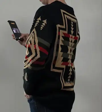 기하학 패턴 울 혼방 니트 스웨터