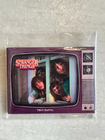 스트레인저 싱스 TV형 핀 배지