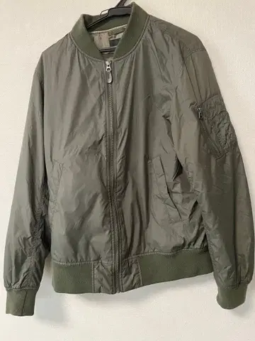 올리브 MA-1 플라이트 자켓 유니클로