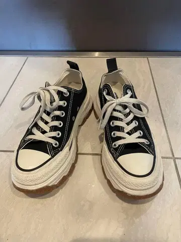 CONVERSE 통굽 스니커즈 23.5cm