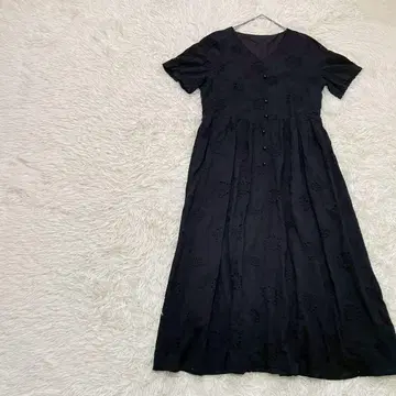 반팔 롱 원피스 아이렛 자수 블랙