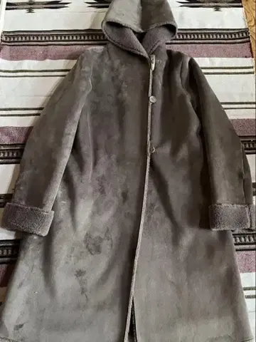 어반 리서치 브라운 그레이 후드 부착 페이크 무스탕 코트