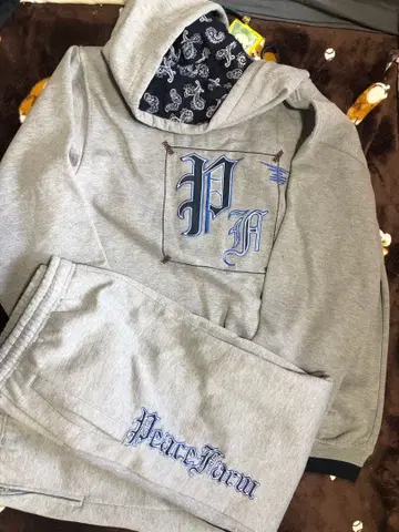 Peace Farm 후드티와 팬츠 세트 그레이