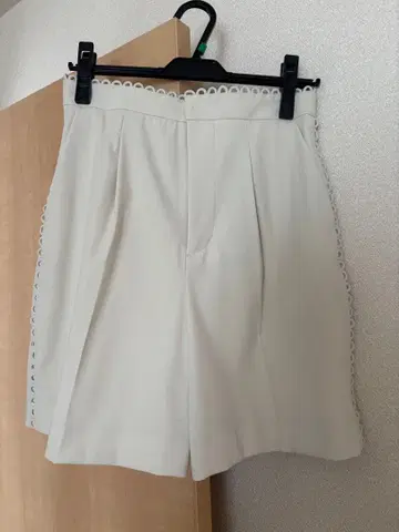 셀포드 스캘럽 숏팬츠 사다리꼴 큐롯