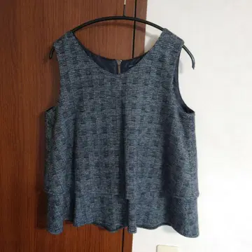 네이비 계열 체크 무늬 슬리브리스 튜닉