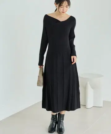 [ 세탁 가능 ] 리브 절개 드레이프 넥 니트 원피스