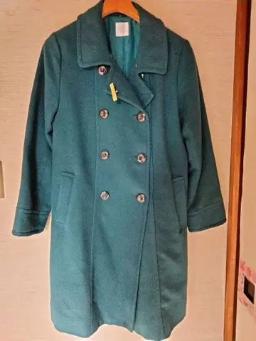 짙은 녹색 롱 코트