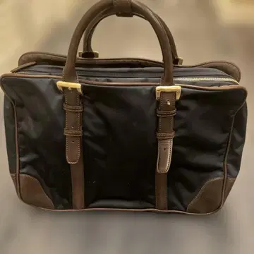 비즈니스 백 네이비와 브라운의 콤비네이션