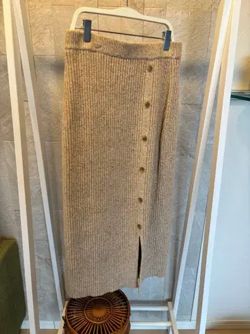 ROPE 리브 편직 베이지 타이트 스커트