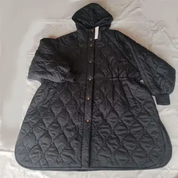 후드 부착 블랙 퀼팅 자켓