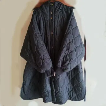 후드 부착 블랙 퀼팅 자켓