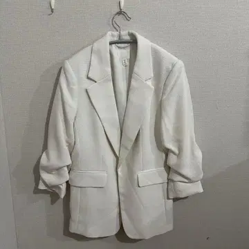 [연내 한정판] H&M 화이트 테일러드 자켓