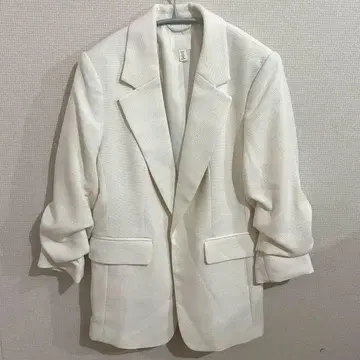 [연내 한정판] H&M 화이트 테일러드 자켓