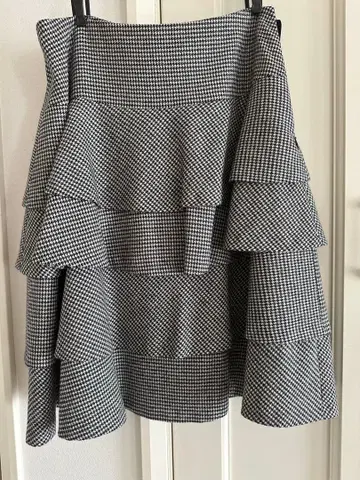 TO BE CHIC 체크 무늬 플레어 스커트 사이즈 40