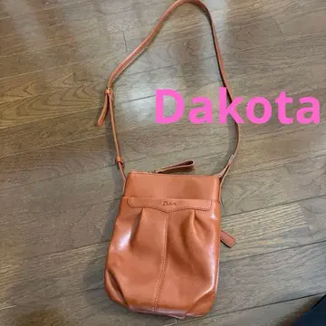 다코타 브라운 가죽 숄더백