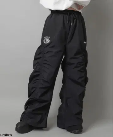 새상품 UMBRO 엄브로 나일론 사이드 개더 팬츠 블랙