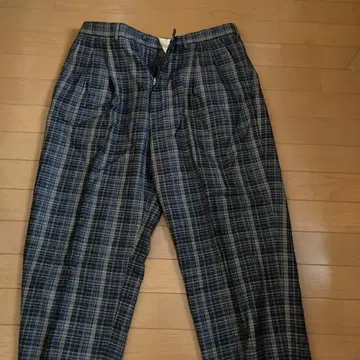 던힐 체크 무늬 슬랙스