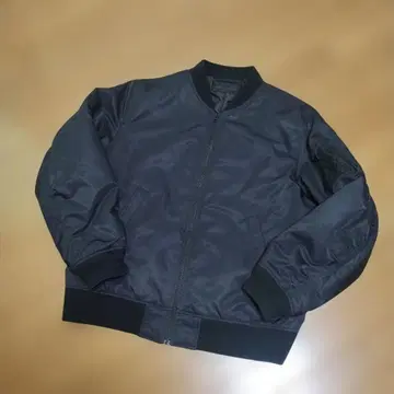 유니클로 MA1 블랙 고품질