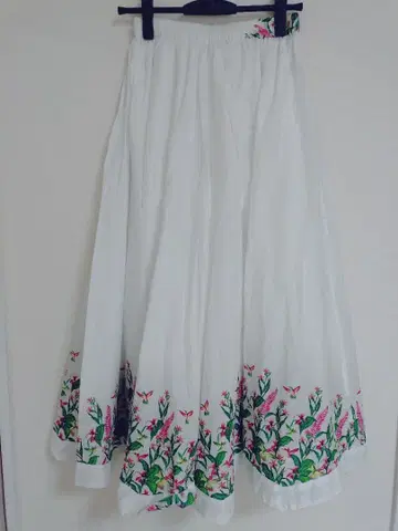 미사용 새상품 엘르 로데오 EL RODEO 꽃무늬 스커트