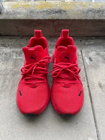 Puma 레드 스니커즈