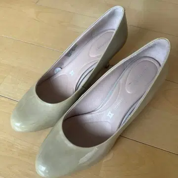 ROCKPORT 베이지 가죽 펌프스 8 US