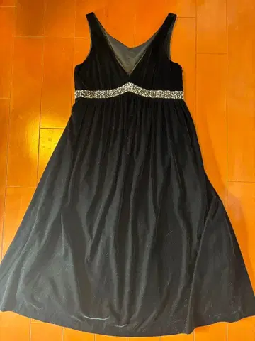 엘레강트한 블랙 슬리브리스 원피스