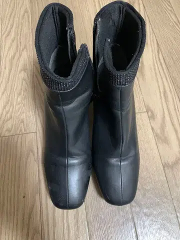 블랙 가죽 숏부츠 약간의 가격 인하 가능