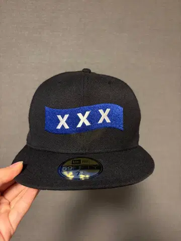 블랙 스냅백 캡 XXX 로고