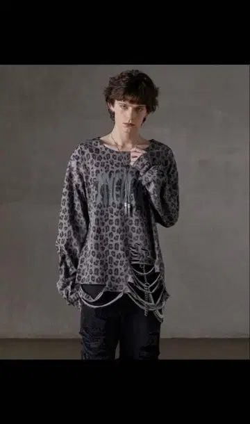 [ GRANCY ] 올 패턴 큐빅 그래픽 롱T 그레이 S 사이즈