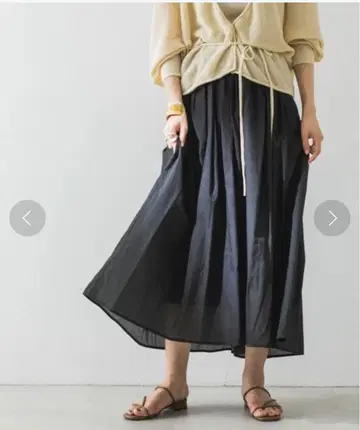 박스 턱 에어리 롱 스커트