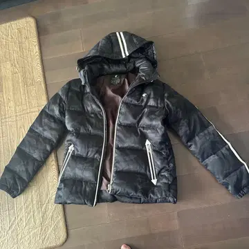 LOVELESS 블랙 카모플라쥬 다운 자켓